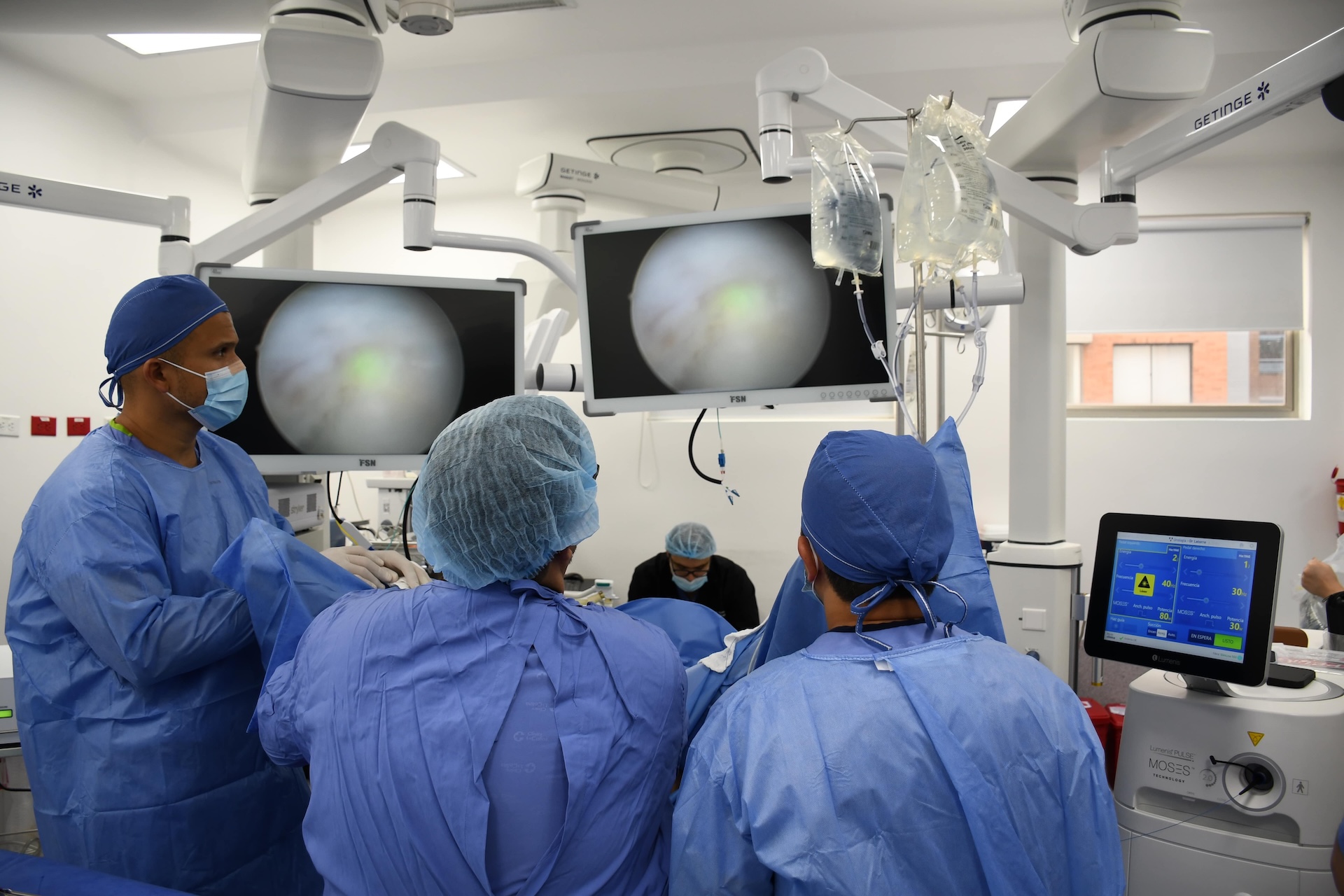 Imagen destacada Cirugía robótica resuelve caso de hipertensión severa en paciente de 42 años